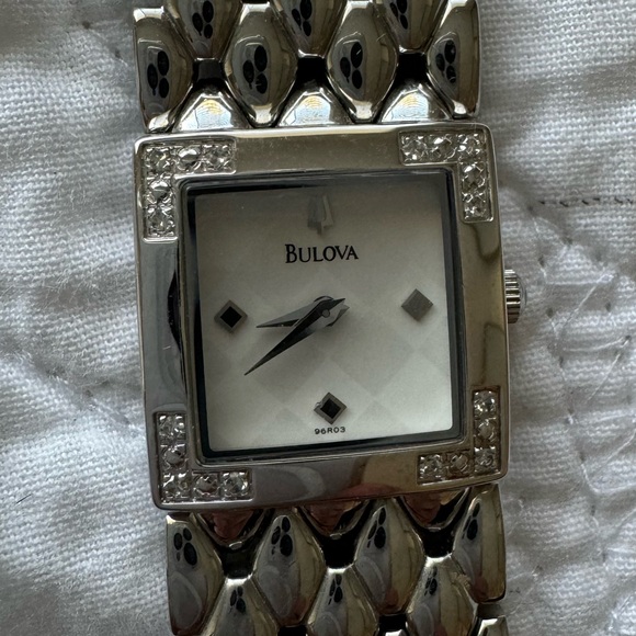Bulova Accessories - Bulova Women’s watch NEEDS BATTERY
